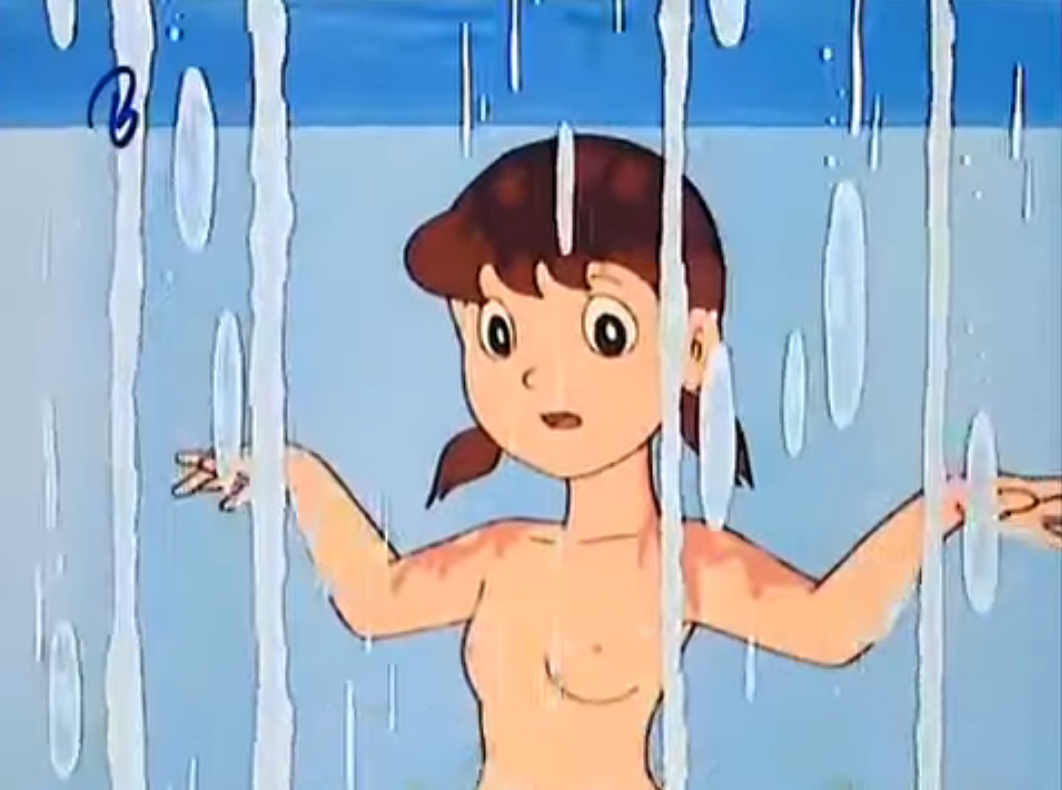 Fotograma de Shizuka en televisión, encuadre seguro